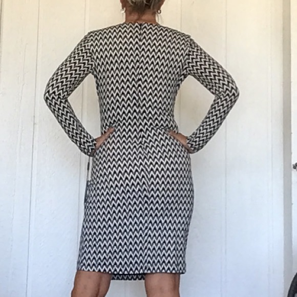 CALVIN KLEIN BLACK WHITE FAUX WRAP DRESS SIZE 4 NWT - Picture 3 of 13